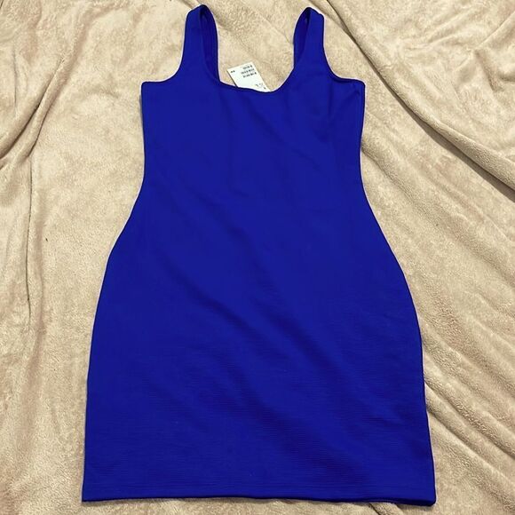 NWT- H&M - 6 - Picture 1 of 8